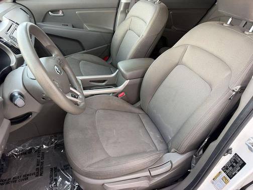 Clear White 2016 Kia Sportage LX