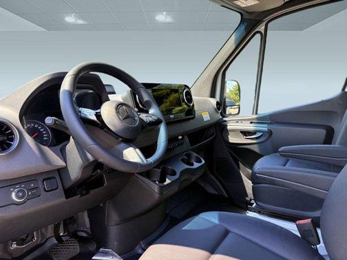 2025 Mercedes-Benz Sprinter 2500 Standard Roof