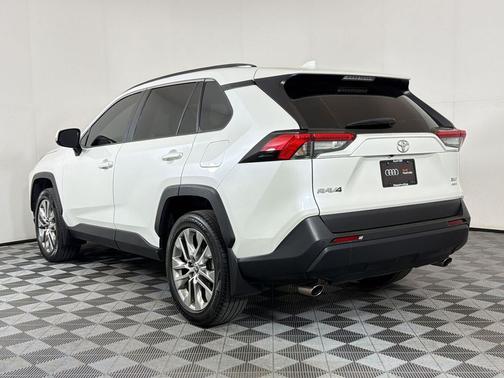 Blizzard Pearl 2021 Toyota RAV4 XLE Premium