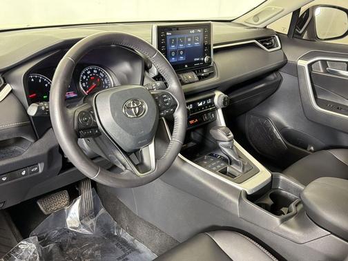 Blizzard Pearl 2021 Toyota RAV4 XLE Premium