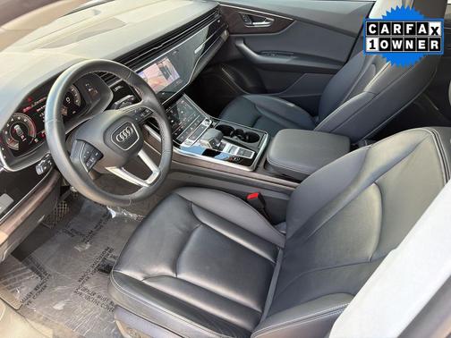 Glacier White Metallic 2022 Audi Q8 55 Premium