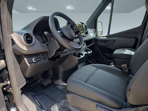 2025 Mercedes-Benz Sprinter 2500 Standard Roof