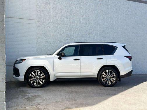 Eminent White Pearl 2025 Lexus LX 600 Luxury