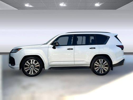 Eminent White Pearl 2025 Lexus LX 600 Luxury