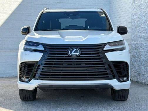 Eminent White Pearl 2025 Lexus LX 600 Luxury