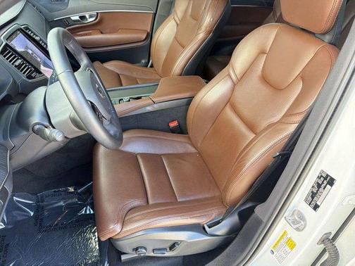 Crystal White Metallic 2023 Volvo XC90 B6 Ultimate 7-Seater