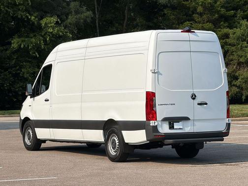 MANUFAKTUR Sun Yellow Non-Meta 2025 Mercedes-Benz Sprinter 2500 High Roof