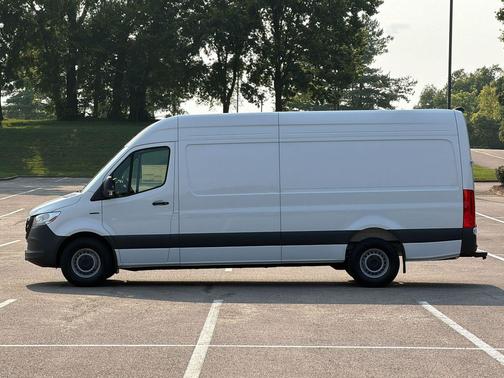 MANUFAKTUR Sun Yellow Non-Meta 2025 Mercedes-Benz Sprinter 2500 High Roof