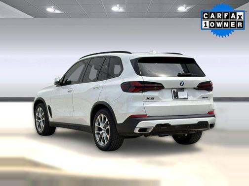Mineral White Metallic 2025 BMW X5 xDrive40i