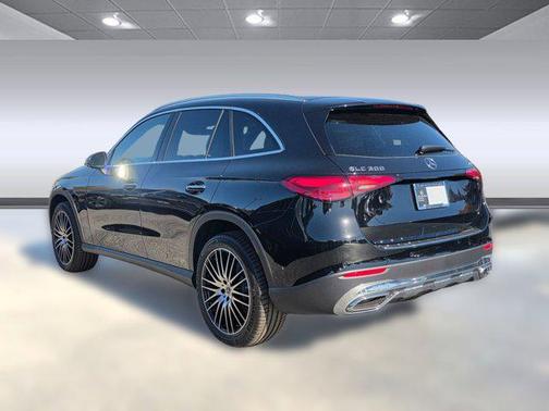 2026 Mercedes-Benz GLC 300 4MATIC