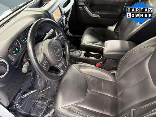 Bright White Clearcoat 2015 Jeep Wrangler Unlimited Sahara