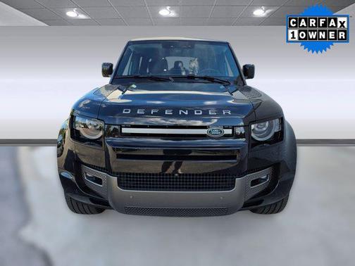 2025 Land Rover Defender 130 P400 X-Dynamic SE