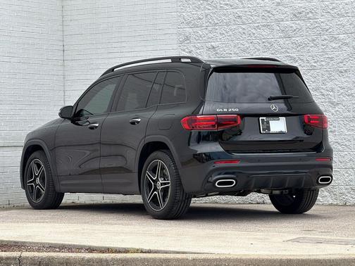 Night Black 2024 Mercedes-Benz GLB 250 Base