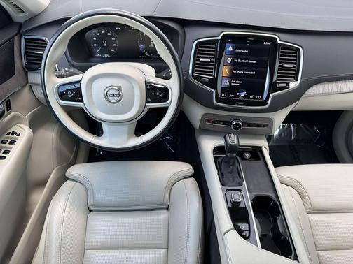 Crystal White Metallic 2022 Volvo XC90 T6 Inscription