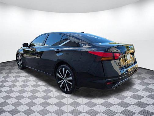 2022 Nissan Altima SR FWD