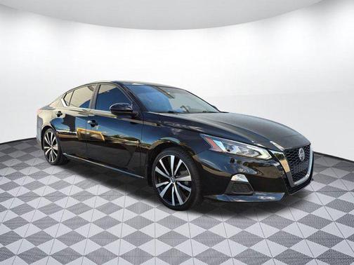 2022 Nissan Altima SR FWD