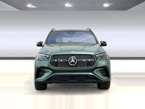 MANUFAKTUR Ireland Mid Green Metallic 2026 Mercedes-Benz GLE 450 4MATIC