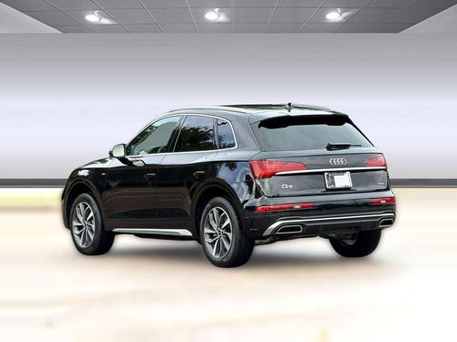 Mythos Black Metallic 2025 Audi Q5 45 S line Premium Plus