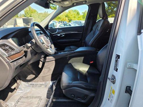 2019 Volvo XC90 T6 Momentum