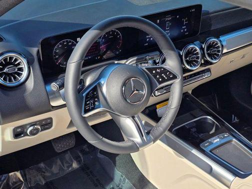 Night Black 2026 Mercedes-Benz GLB 250 4MATIC