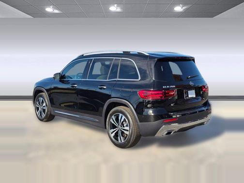 Night Black 2026 Mercedes-Benz GLB 250 4MATIC