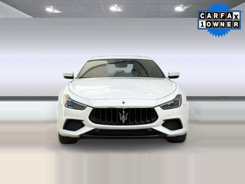 Bianco 2023 Maserati Ghibli Modena Q4
