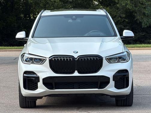Mineral White Metallic 2023 BMW X5 M50i