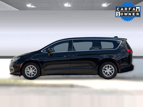 Diamond Black Crystal Pearlcoat 2025 Chrysler Pacifica L