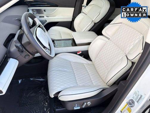 White Platinum Metallic Tri-Coat 2025 Lincoln Nautilus Black Label