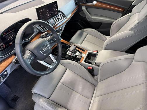 Navarra Blue Metallic 2021 Audi Q5 45 Prestige