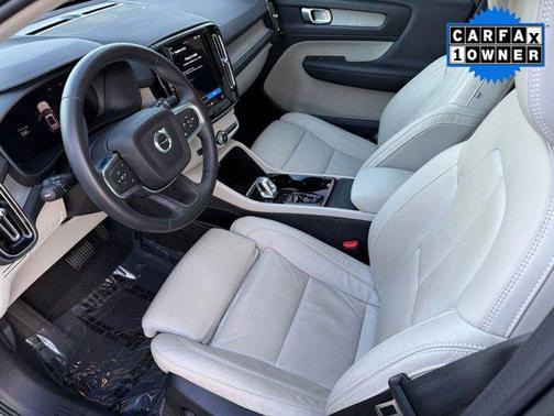 2023 Volvo XC40 B4 Plus Bright Theme