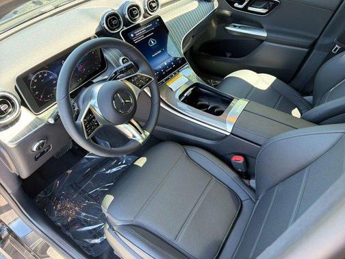 Graphite Grey Metallic 2026 Mercedes-Benz GLC 300 Base