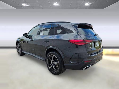 Graphite Grey Metallic 2026 Mercedes-Benz GLC 300 4MATIC