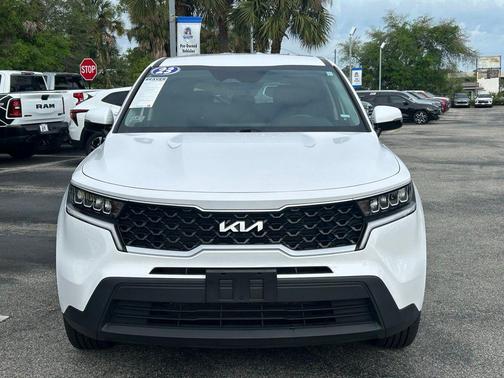 Glacial White Pearl 2023 Kia Sorento LX