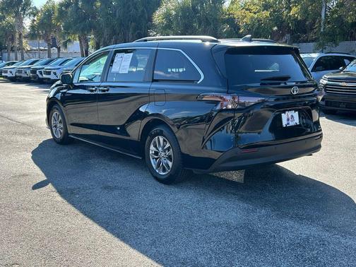 2024 Toyota Sienna XLE