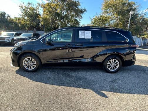 2024 Toyota Sienna XLE