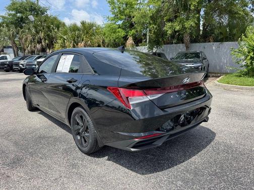 2022 Hyundai ELANTRA SEL