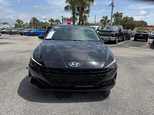 2022 Hyundai ELANTRA SEL