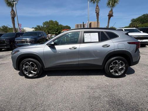Sterling Gray Metallic 2025 Chevrolet Trax LT