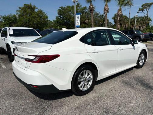 Ice Cap 2025 Toyota Camry LE