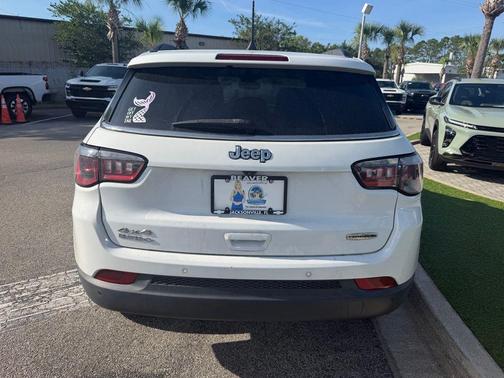 Bright White Clearcoat 2022 Jeep Compass Latitude Lux