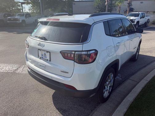 Bright White Clearcoat 2022 Jeep Compass Latitude Lux