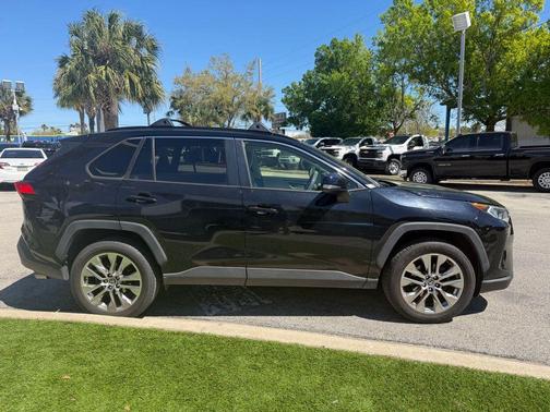 2020 Toyota RAV4 XLE Premium