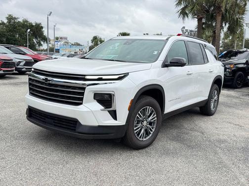 2025 Chevrolet Traverse LT