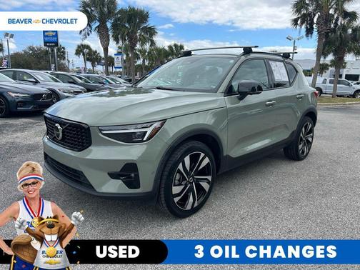 2024 Volvo XC40 B5 Ultimate Dark Theme