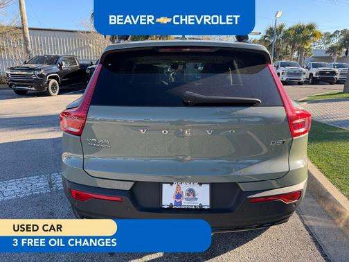 2024 Volvo XC40 B5 Ultimate Dark Theme