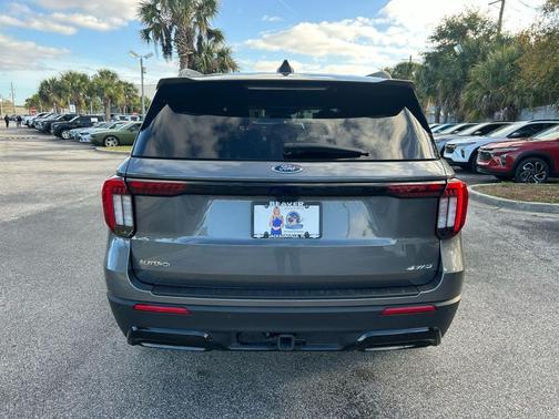 2025 Ford Explorer ST-Line