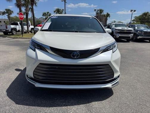 2021 Toyota Sienna Limited 7-Passenger
