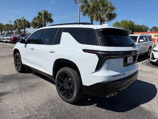 Polar White Tricoat 2026 Chevrolet Traverse RS