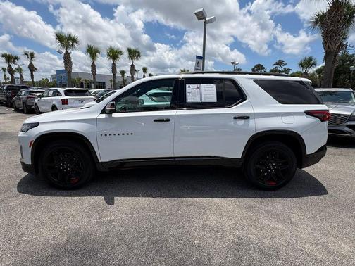 Summit White 2023 Chevrolet Traverse Premier